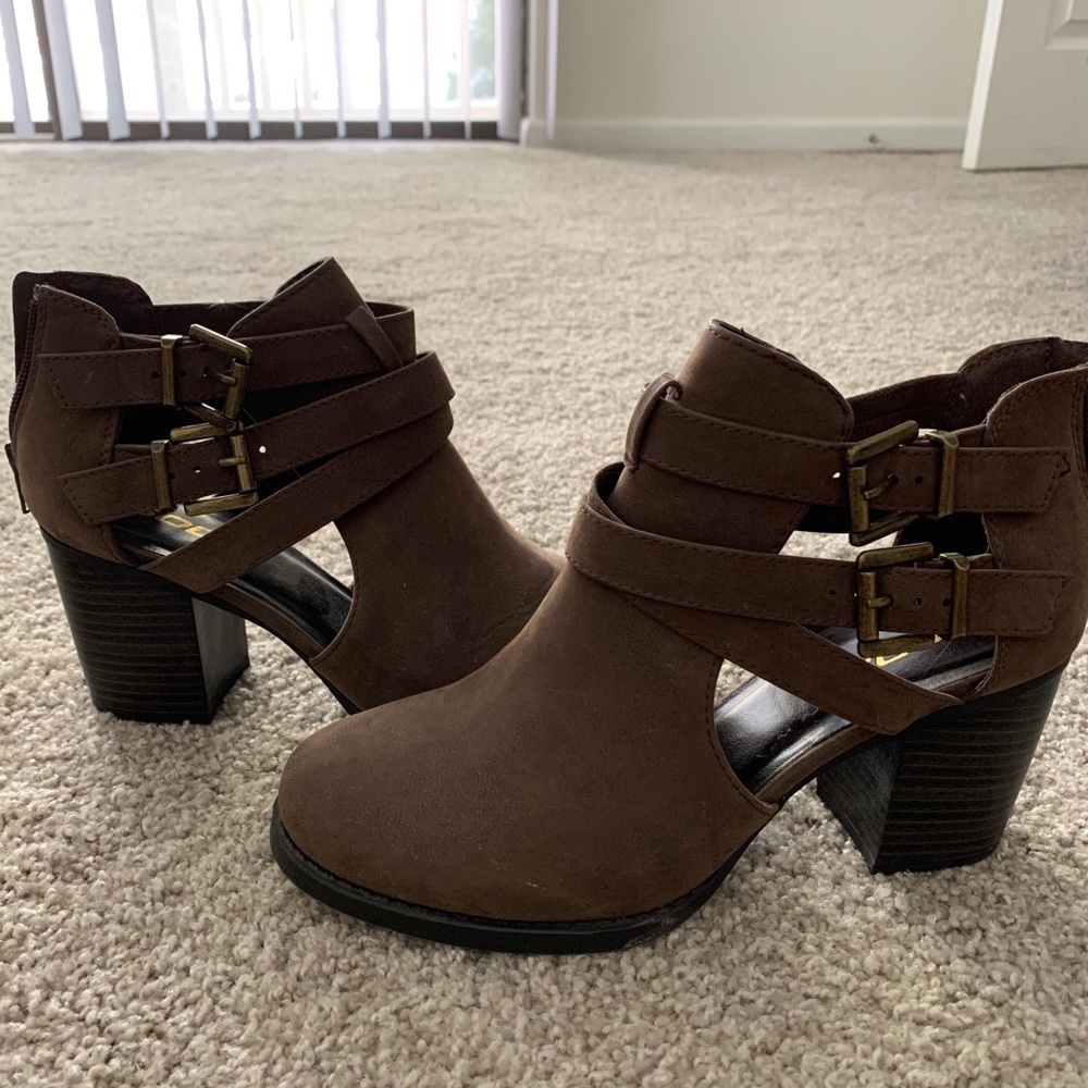 Brand new never worn Soda boots